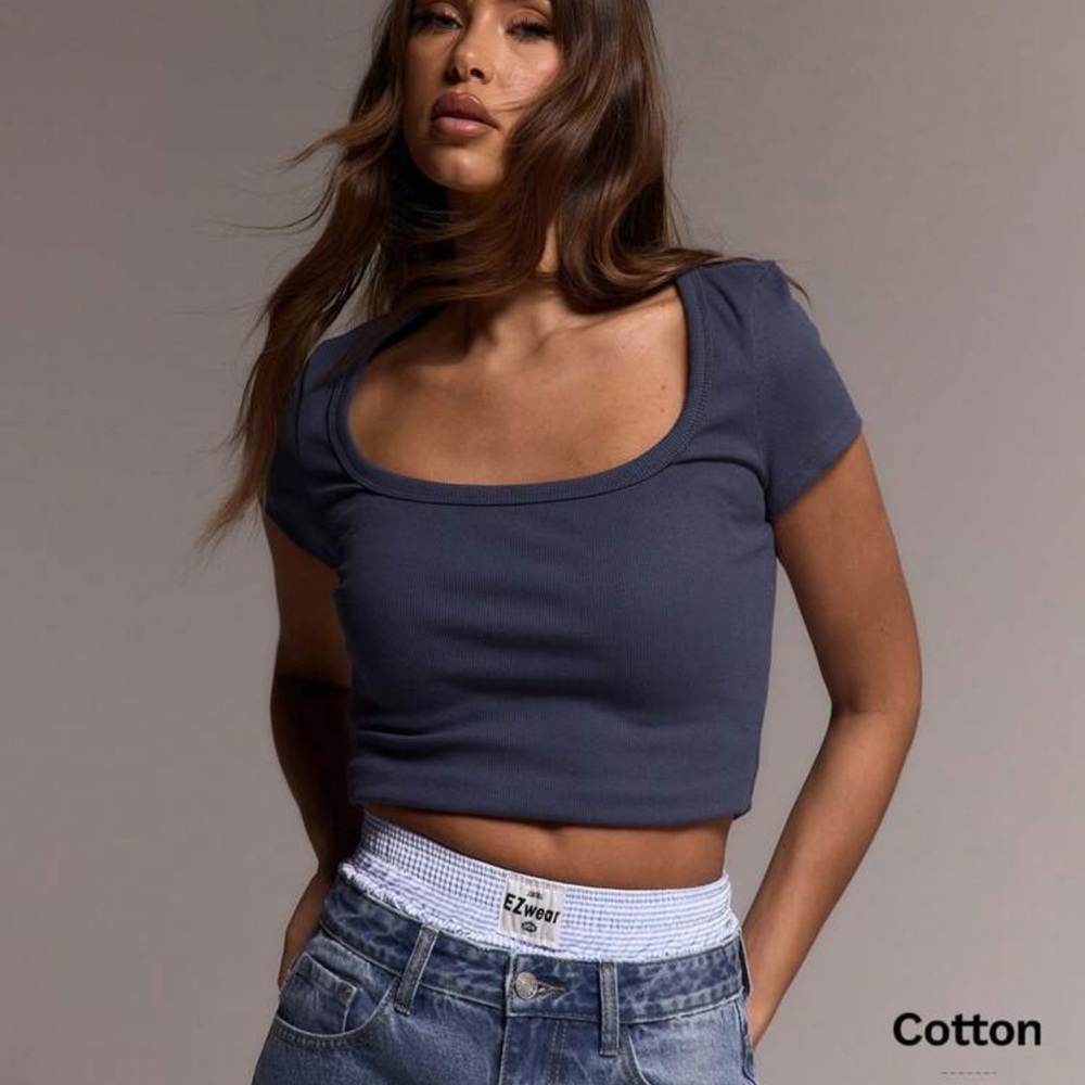 Ribbed Scoop Neck Crop Top in Navy